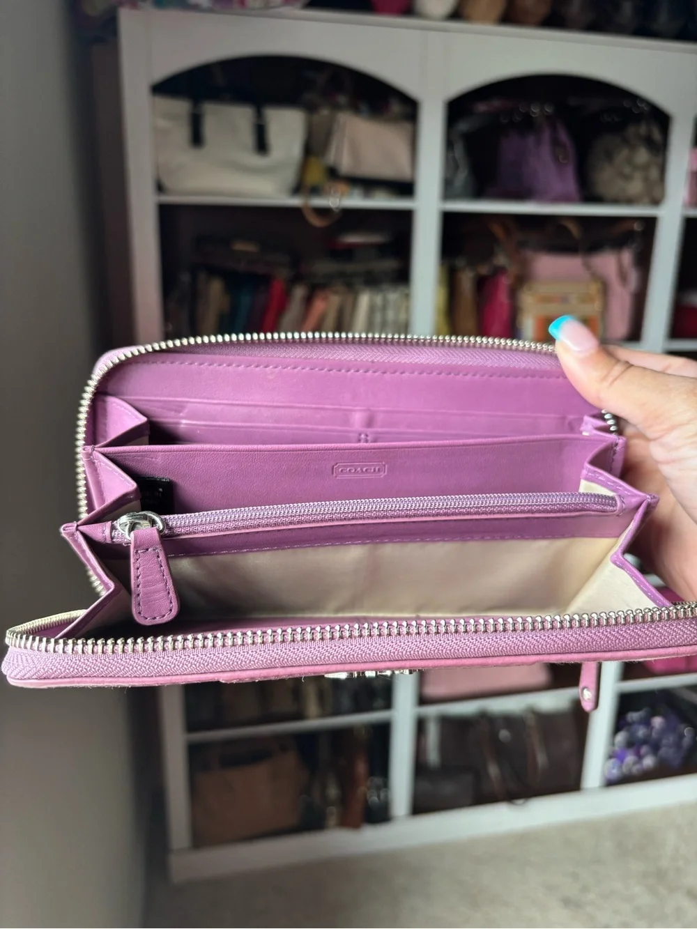 👛💜💕COACH Ashley Signature Pleated Zip-Around Wallet💕💜👛